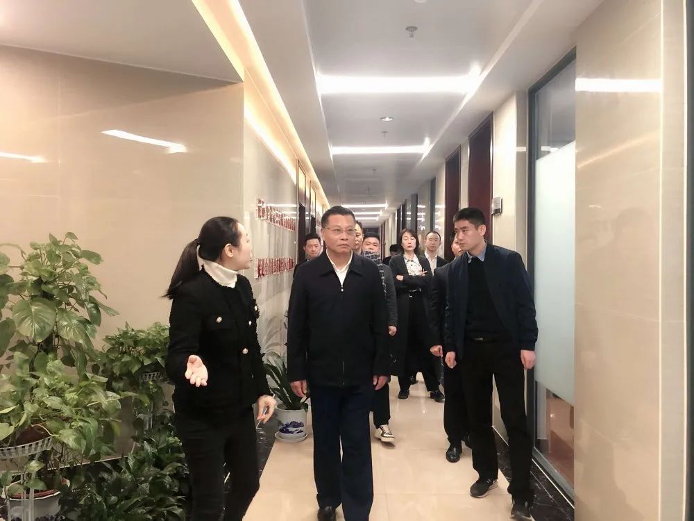 【商会动态】我会秘书处组织会员到江西省非公有制企业维权服务中心观摩学习__【商会动态】我会秘书处组织会员到江西省非公有制企业维权服务中心观摩学习