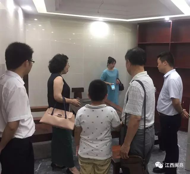 商会捐赠物资_专访商会会长_